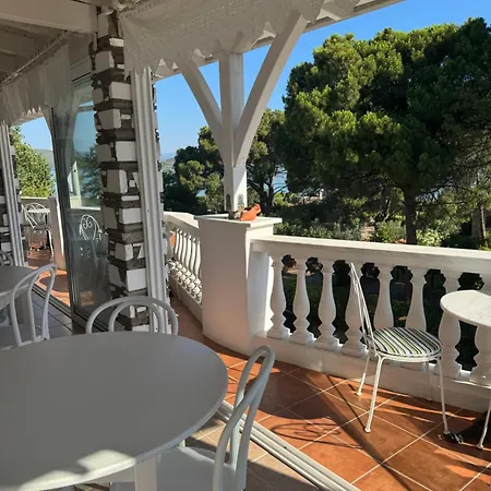 Diaporos Hotel