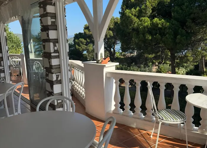 Diaporos Hotel