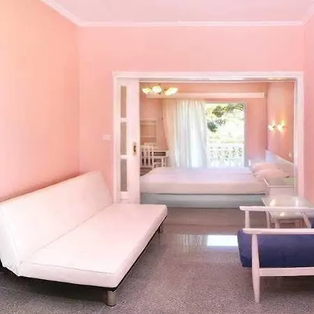 Diaporos Hotel