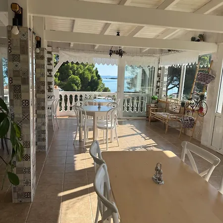 Diaporos Hotel 3*